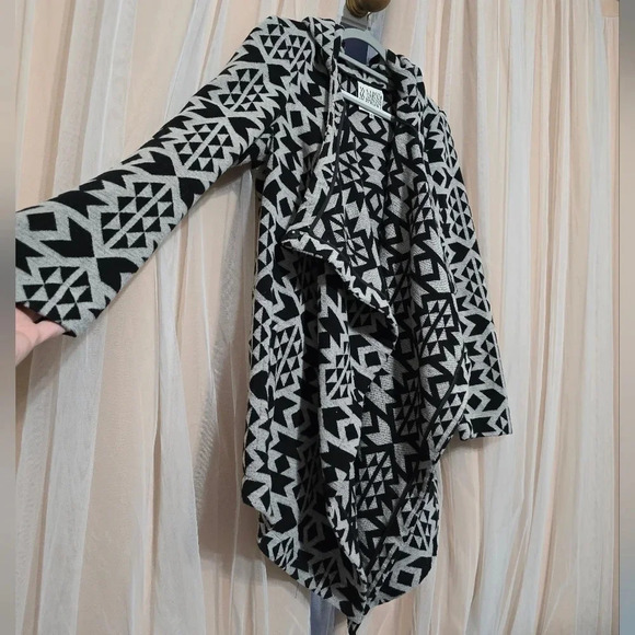 BB Dakota Azra Aztec Hooded Coatigan, Waterfall/Draped Open Front, EUC! - Picture 4 of 11